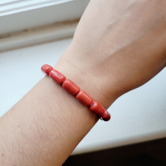 Vintage Handmade Coral Beaded Bracelet - Picture 3 of 5